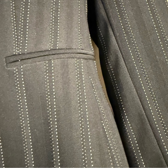 Tahari Black Classic Blazer with Notched Lapels - Picture 6 of 13